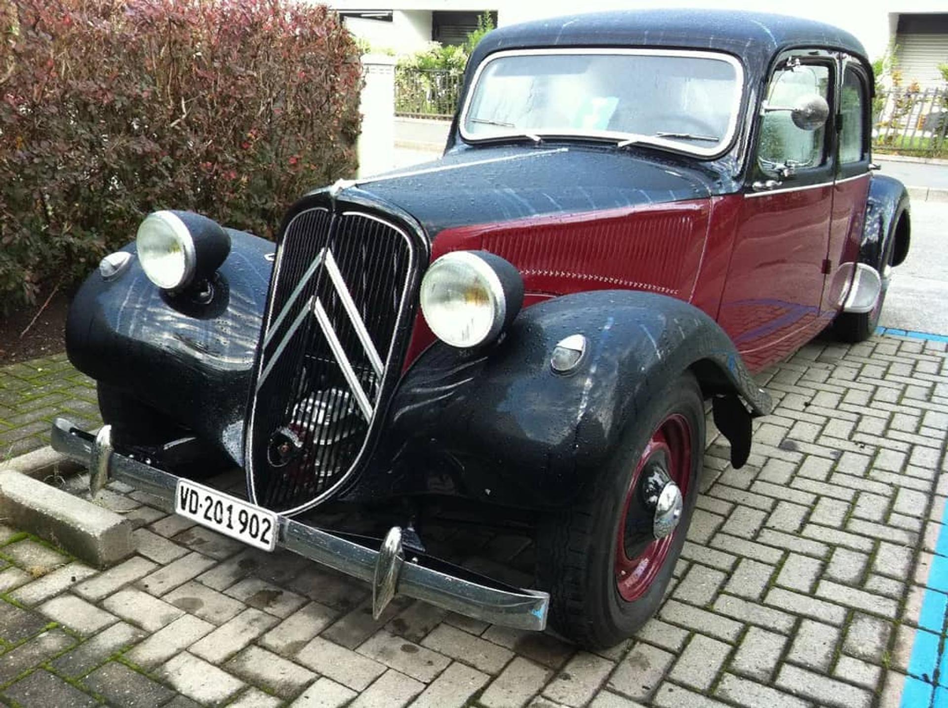 Citroen-11CV-min.jpg