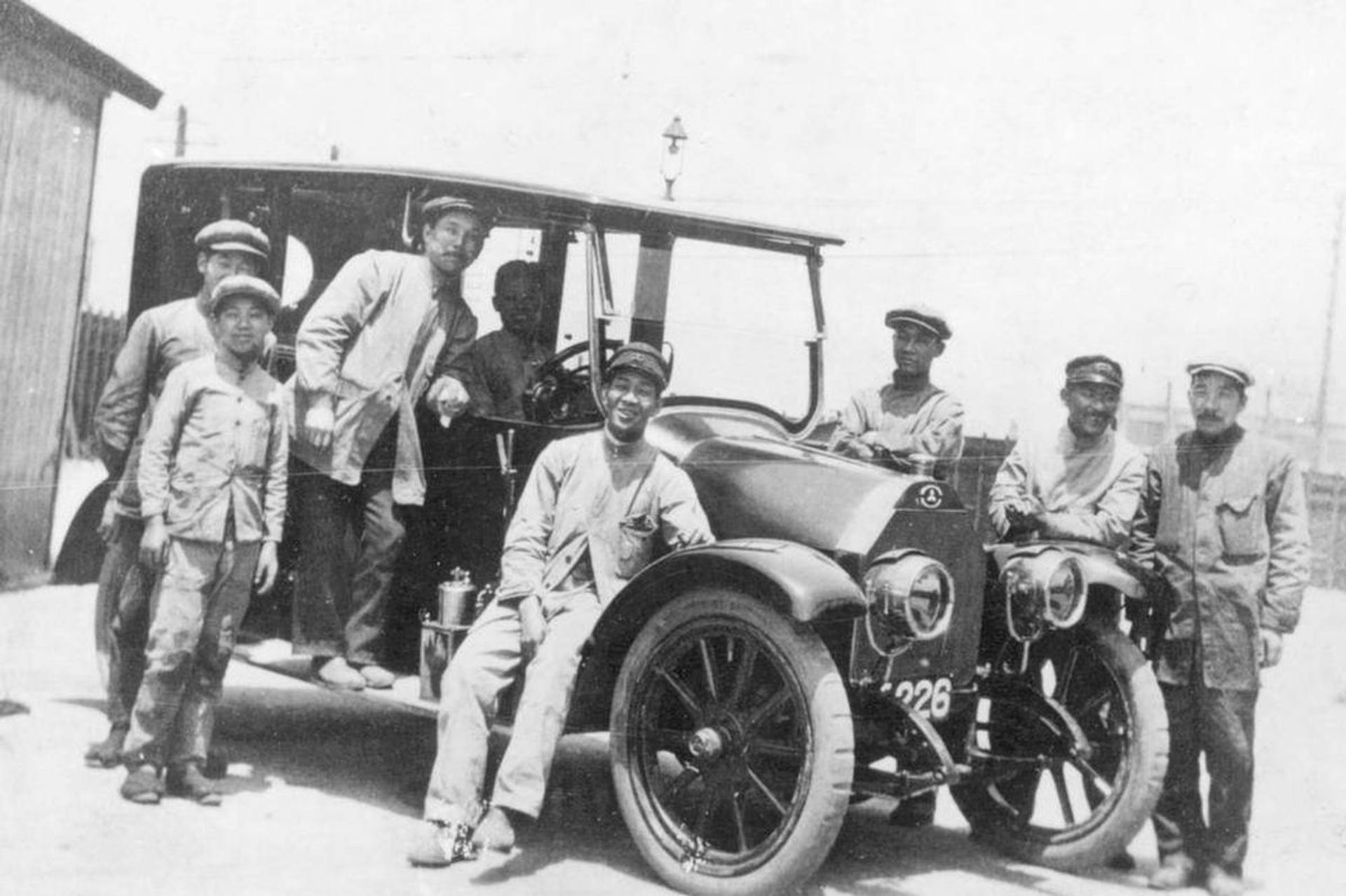 Mitsubishi_model_a_and_workers.jpg