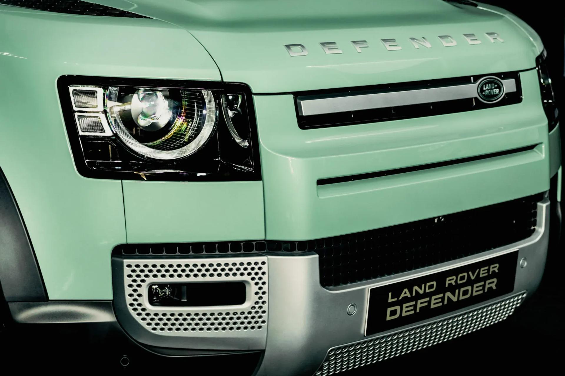 land-rover-defender-75th-limited-edition-42.webp