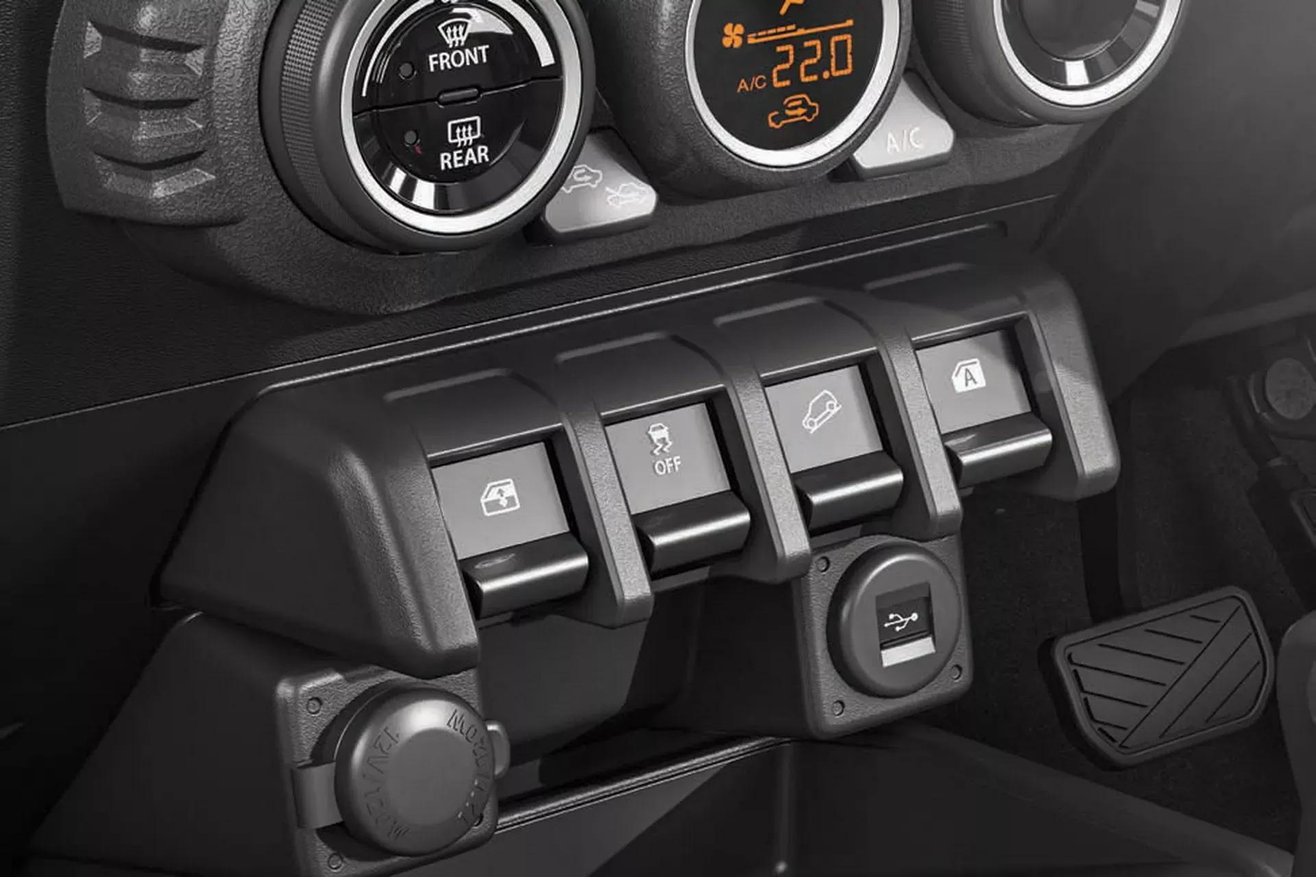 Suzuki-Jimny-5-Door-Interior-8.webp