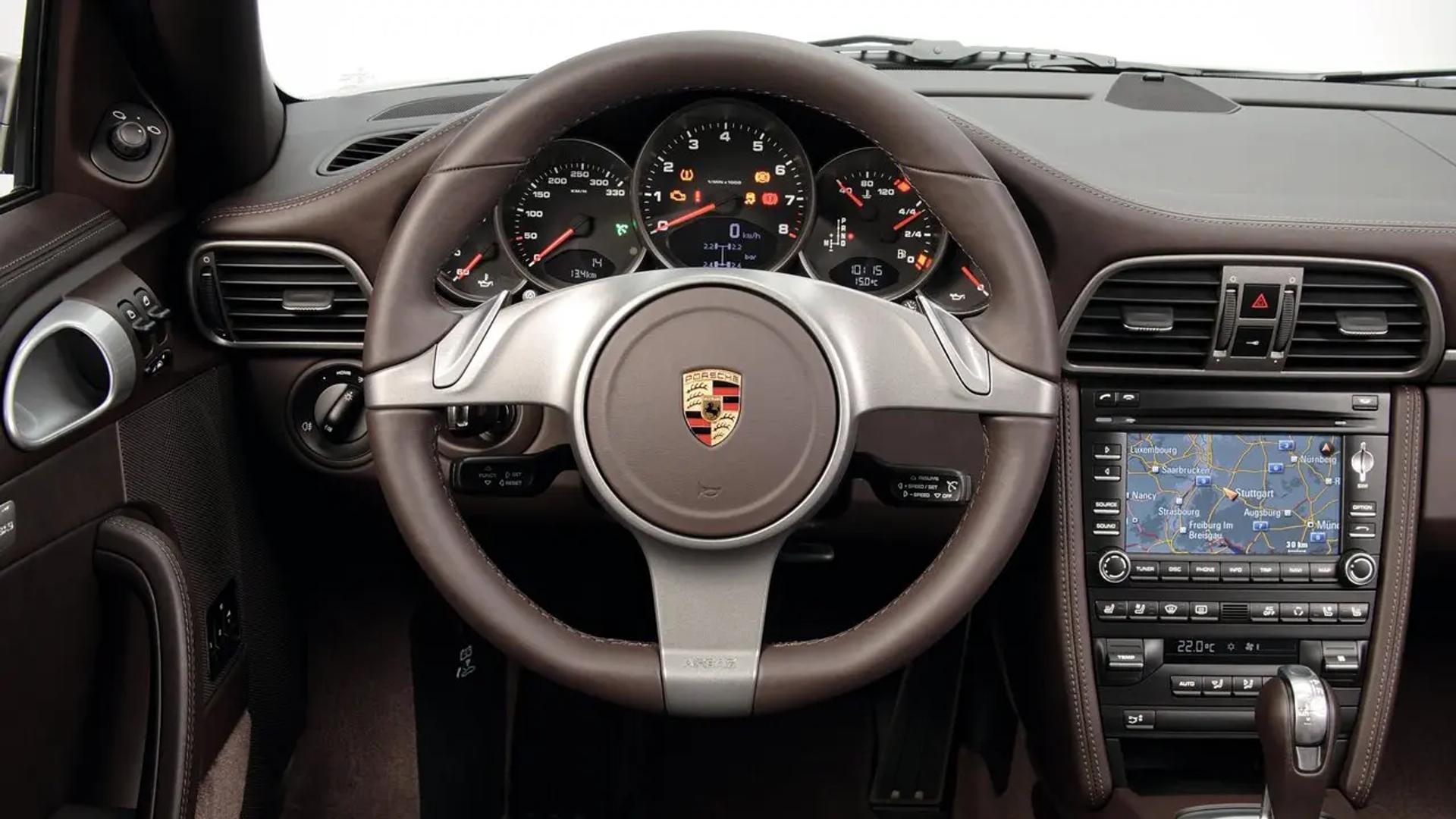 porsche-911_carrera_4.webp