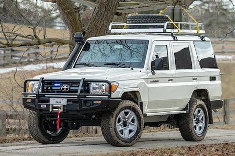 Land Cruiser độ khả năng chịu được đạn súng trường và lựu đạn