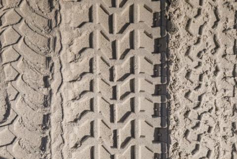Cẩm nang off-road: Chọn lốp cho địa hình và áp suất lốp