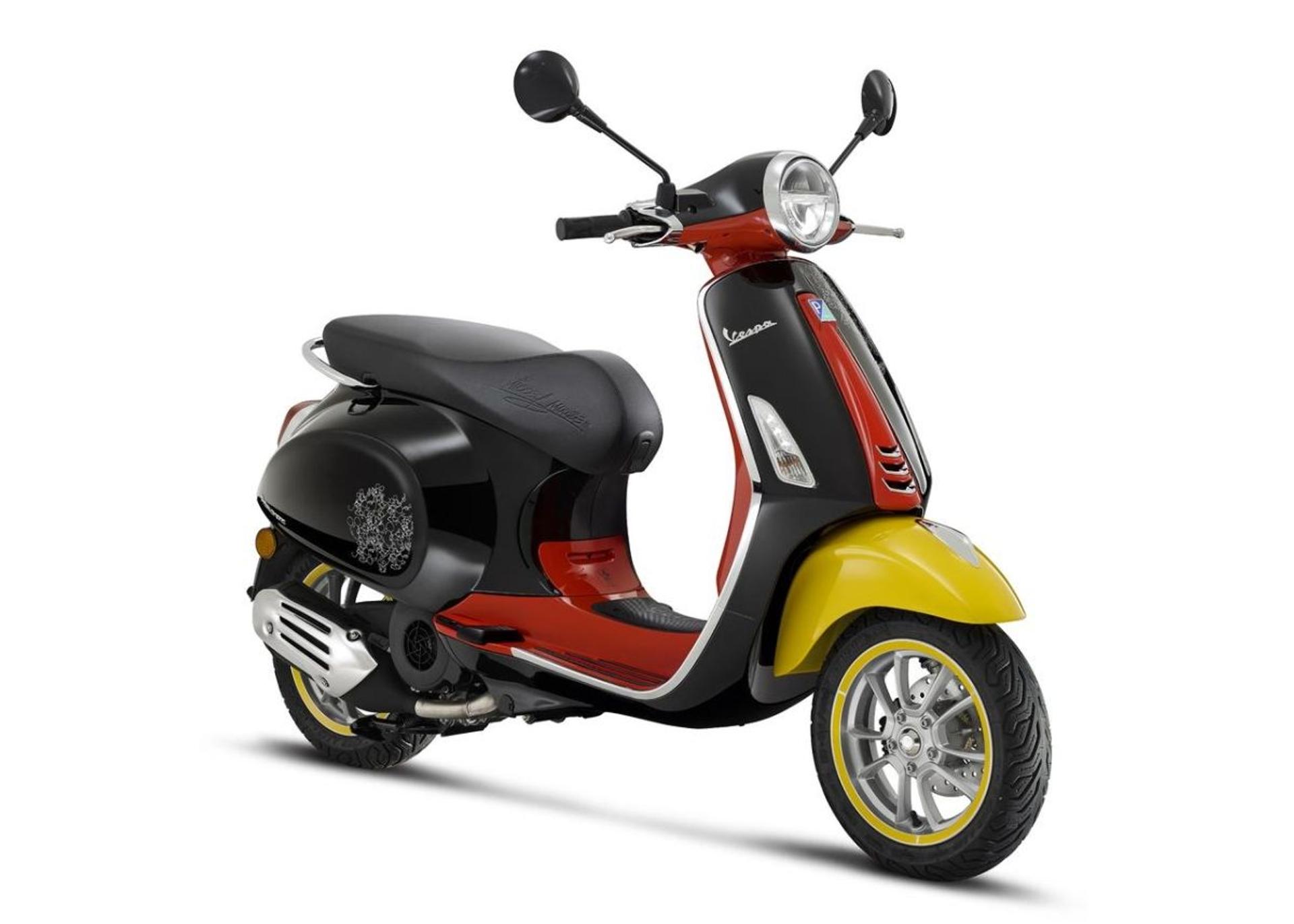 vespa-primavera-mickey-mouse-e-3357-7375-1687451372.jpg