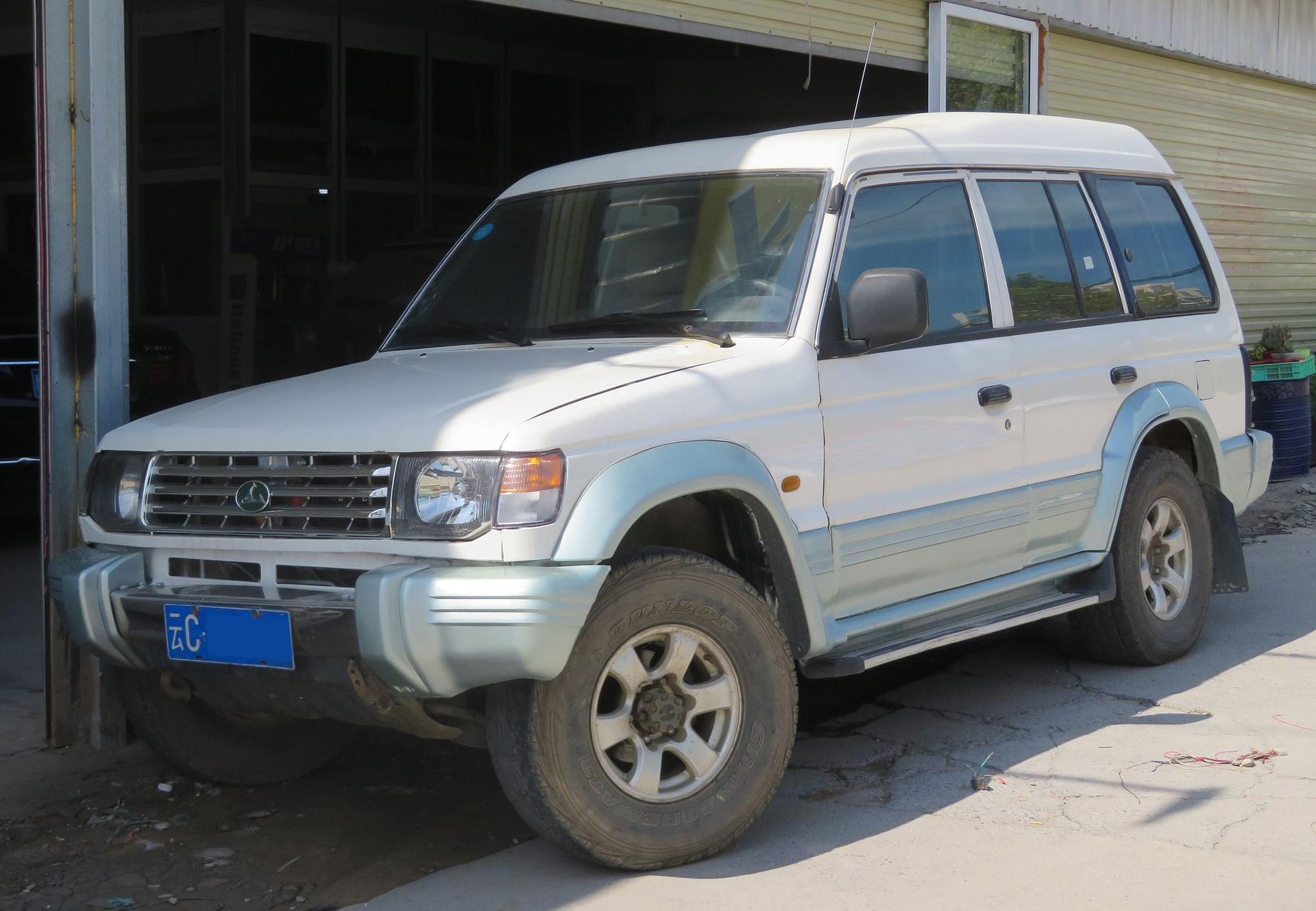 Changfeng-Leopaard_Pajero.jpeg