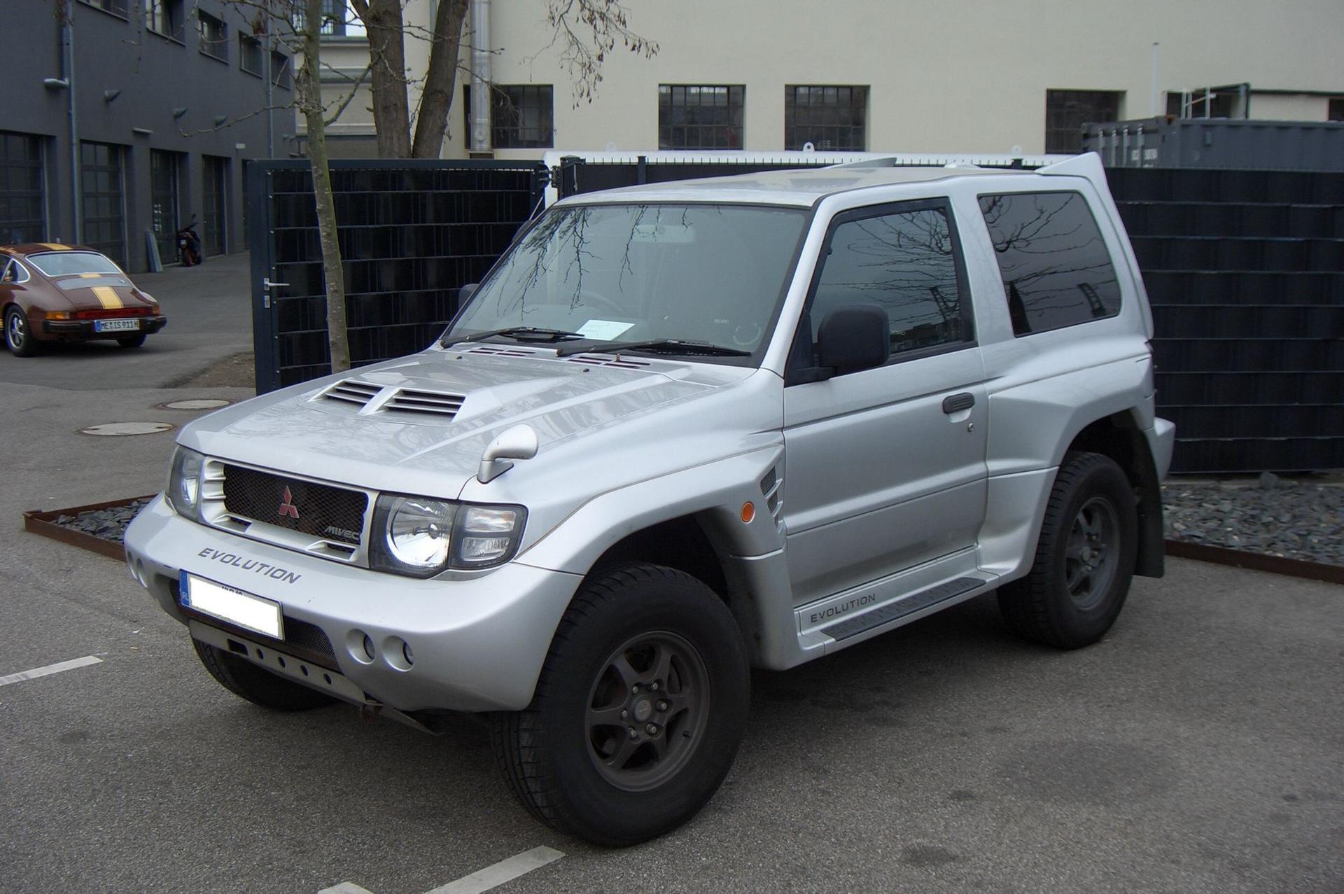 Mitsubishi_Pajero_Evolution_mk2.jpeg