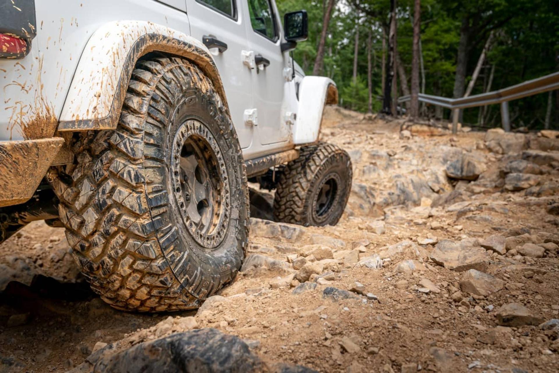004-airing-down-tires-for-off-road-driving-nitto-trail-grappler-beadlock-wheels.jpg