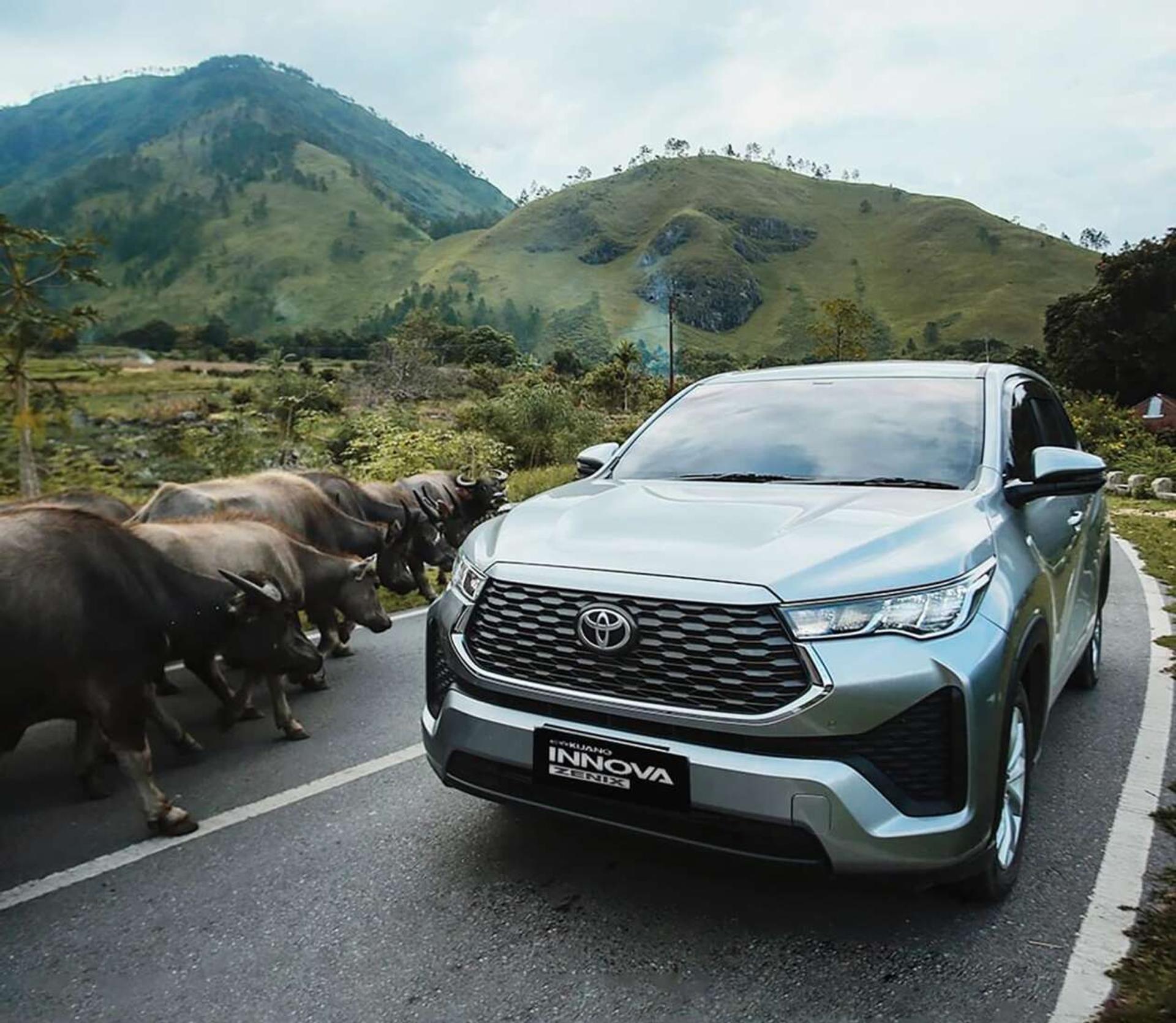 toyota-innova-zenix-1.jpeg